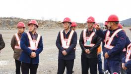 常德領(lǐng)導(dǎo)在冀東水泥等企業(yè)檢查 被門衛(wèi)“繳械” 