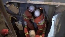 略陽水泥廠發(fā)生意外工人被卡，消防營救視頻曝光！