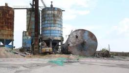 4米高水泥儲存罐轟然倒下 又一家水泥企業(yè)被拆除