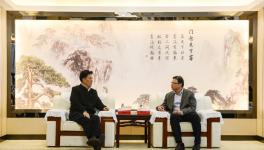 西藏自治區(qū)黨政代表團(tuán)來(lái)華新水泥訪問(wèn)