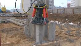 俄羅斯發(fā)明切樁機(jī)，每小時(shí)可以切割50根水泥柱