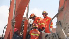 緊急救援！水泥廠墻體倒塌一工人被埋，命懸一線！