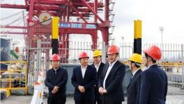 高登榜調(diào)研指導(dǎo)浙江海螺企業(yè) 給一線員工送書