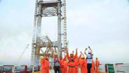 世界震驚！266萬噸水泥倒入大海，要干嘛？