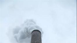 轟隆一聲巨響！水泥廠30米高的煙囪瞬間倒地!