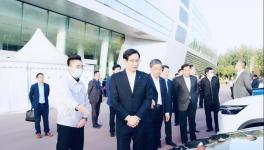 中建材董事長周育先與北汽集團董事長姜德義洽談合作事宜！