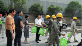 縣長湯明赴花林水泥送職工“清涼禮包”！