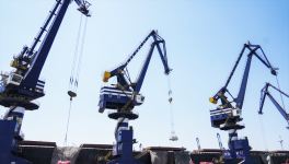 單船6.2萬噸！山東港口最大一單進(jìn)口水泥貿(mào)易業(yè)務(wù)在煙臺(tái)港落地